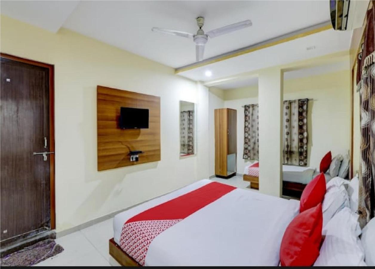 Hotel Krishna Palace Ahmedabad Exterior photo